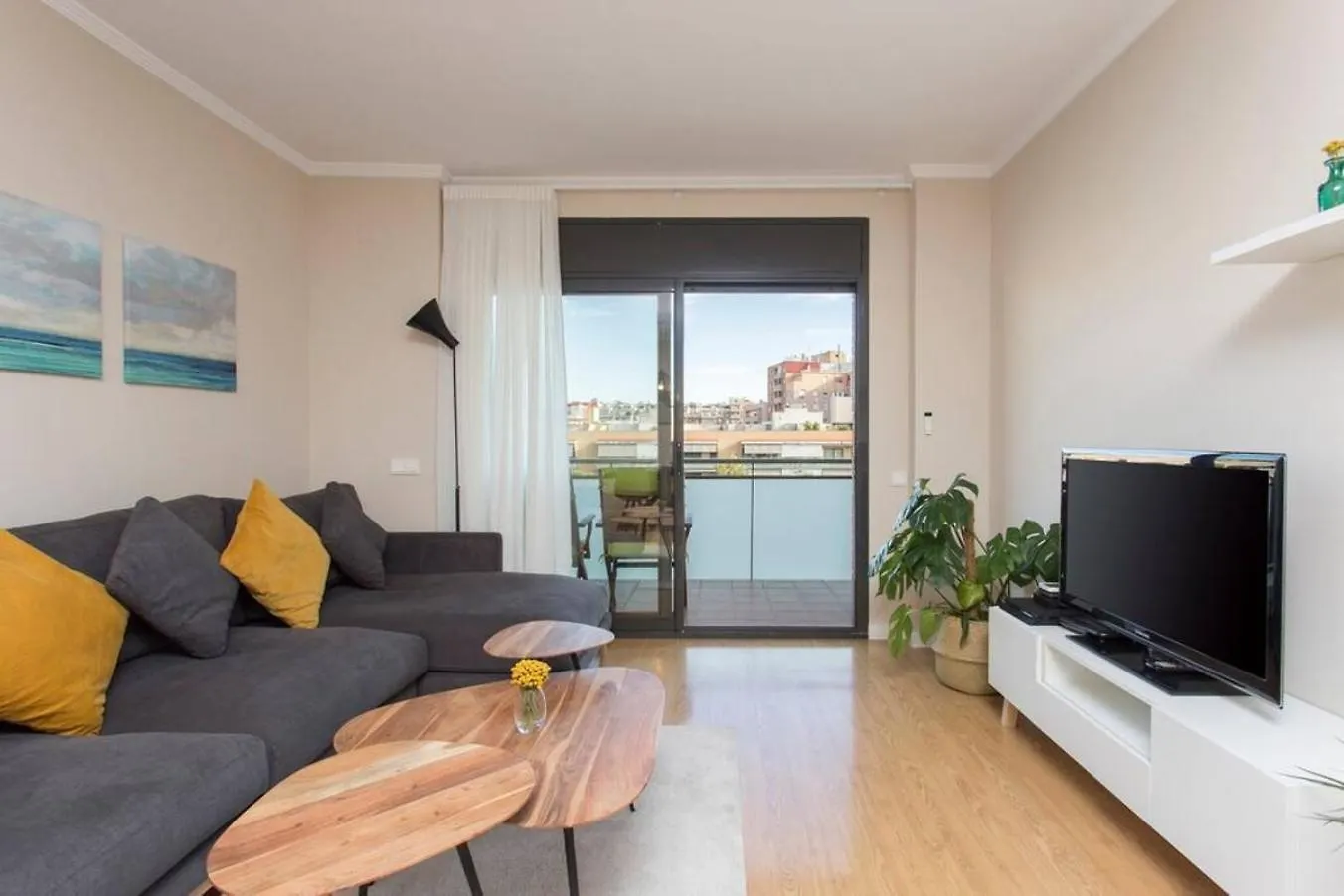 New Apartment With Private Rooftop L'Hospitalet de Llobregat Spain